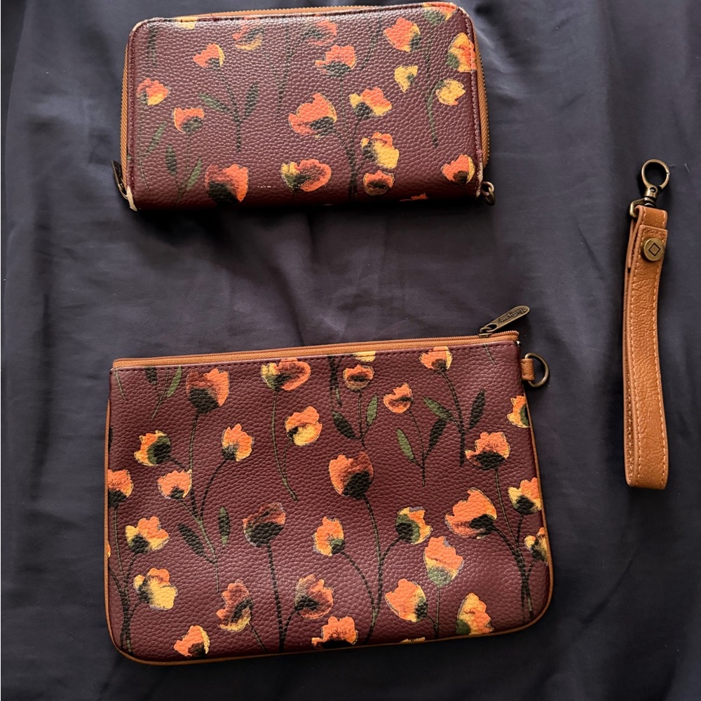 Thirty-One Delicate Floral Wristlet and Wallet Set
